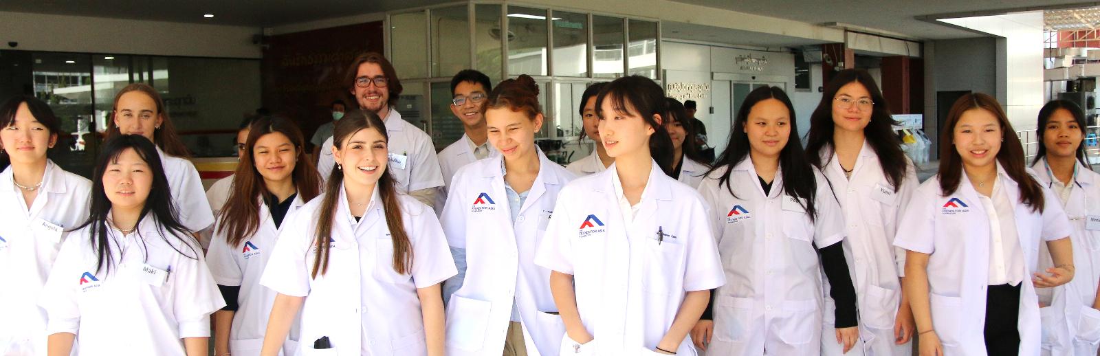 Doctor Follows Week Program for international school students